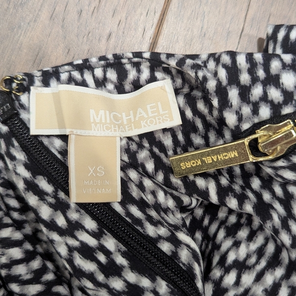 Black And White Michael Kors Jumpsuit With Gold Accents and Pockets XS - Picture 6 of 9